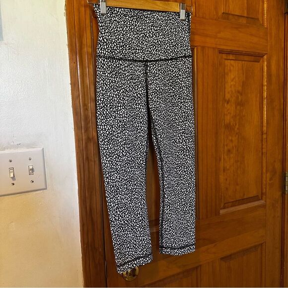 Lululemon Women's Wunder Under Crop (Hi-Rise) Miss Mosaic Black Size 6 Stretch - Picture 2 of 9